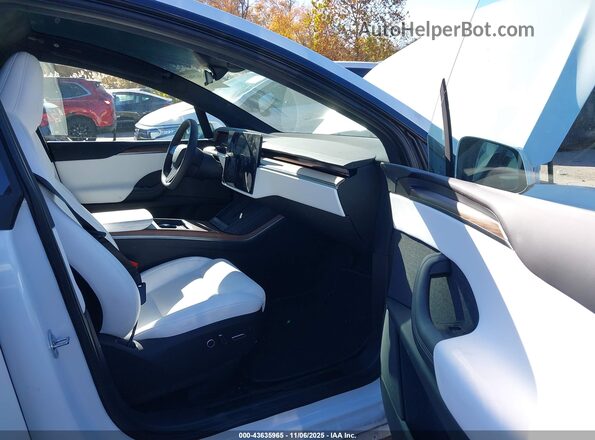 7SAXCDE51TF475103 2026 TESLA MODEL X White წინა სალონის ხედი