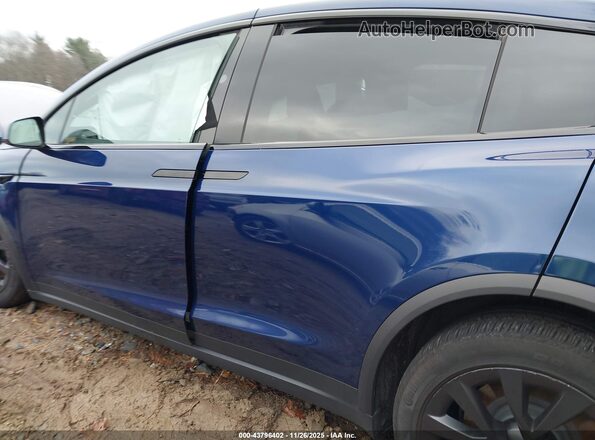 7SAXCDE52SF467672 2025 TESLA MODEL X Blue Widok wnętrza 360 stopni