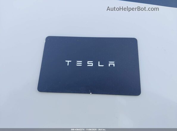 7SAXCDE55RF458622 2024 TESLA MODEL X Black Widok deski rozdzielczej