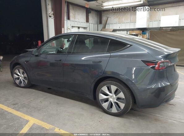 7SAYGAEE2NF558310 2022 TESLA MODEL Y Gray უკანა სალონის ხედი