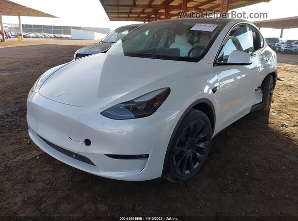 7SAYGAEE2RF122644 2024 TESLA MODEL Y White Передня ліва чверть