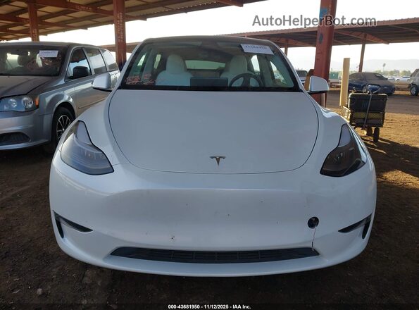 7SAYGAEE2RF122644 2024 TESLA MODEL Y White Вид панелі приладів