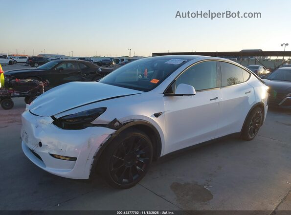 7SAYGAEE4RF039040 2024 TESLA MODEL Y White Передня ліва чверть
