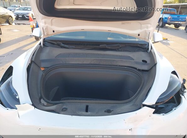 7SAYGAEE4RF039040 2024 TESLA MODEL Y White Вид ззаду