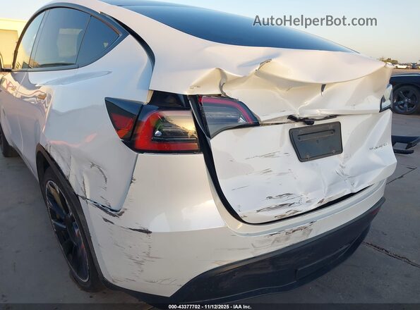 7SAYGAEE4RF039040 2024 TESLA MODEL Y White Вид спереду