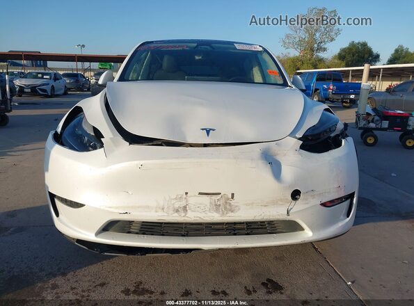 7SAYGAEE4RF039040 2024 TESLA MODEL Y White Вид задньої частини салону