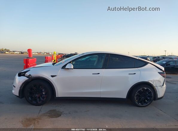 7SAYGAEE4RF039040 2024 TESLA MODEL Y White 