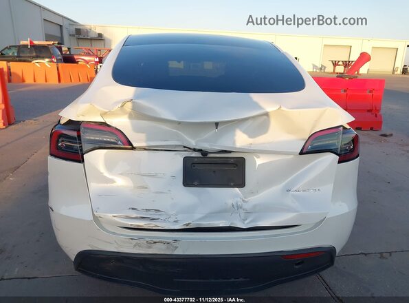 7SAYGAEE4RF039040 2024 TESLA MODEL Y White 