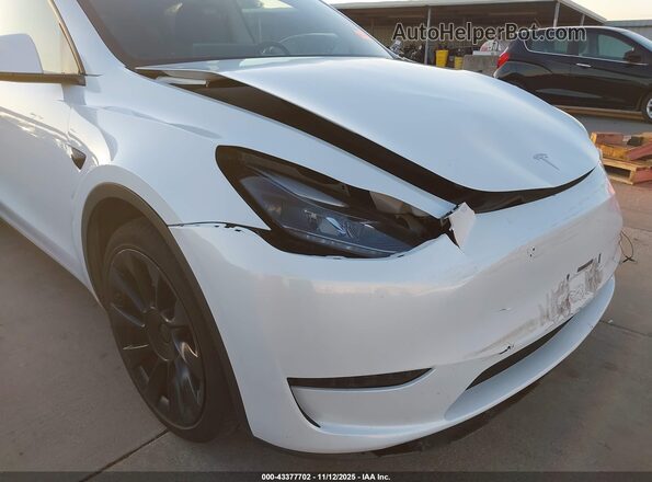 7SAYGAEE4RF039040 2024 TESLA MODEL Y White 