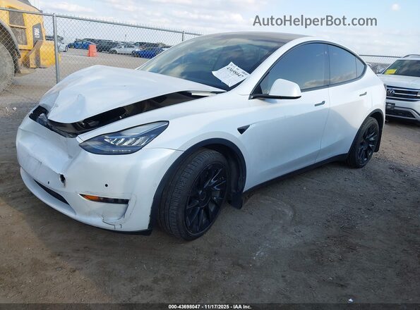 7SAYGAEE8NF313575 2022 TESLA MODEL Y White წინა მარცხენა ხედი სამი მეოთხედიდან