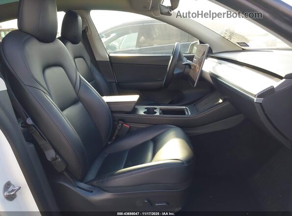 7SAYGAEE8NF313575 2022 TESLA MODEL Y White წინა სალონის ხედი