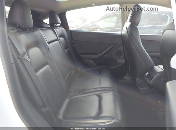 7SAYGAEE8NF313575 2022 TESLA MODEL Y White VIN კოდის სტიკერის ხედი