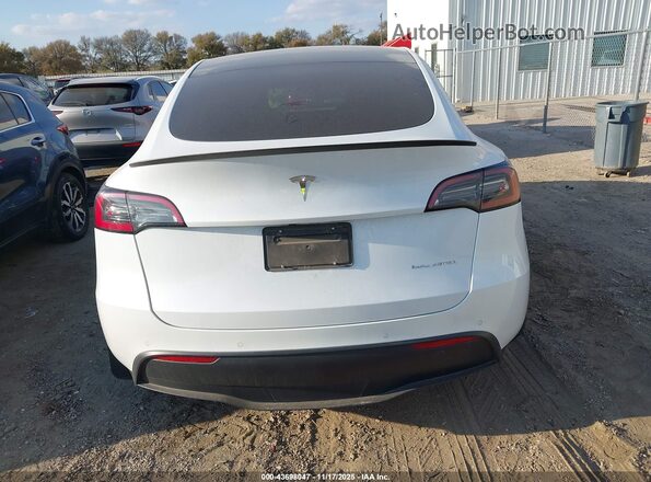 7SAYGAEE8NF313575 2022 TESLA MODEL Y White 