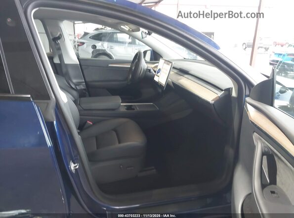 7SAYGAEE9PF873897 2023 TESLA MODEL Y Blue Widok wnętrza z przodu