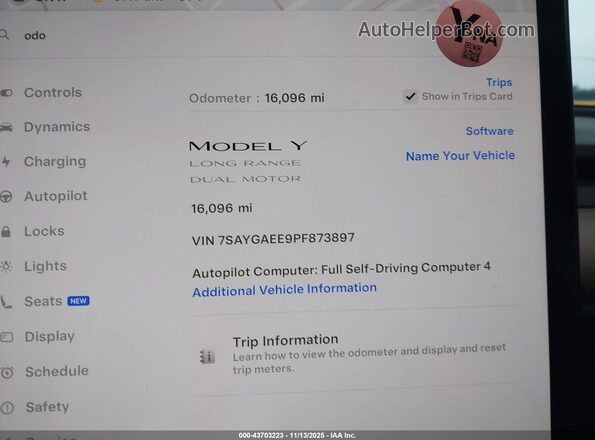 7SAYGAEE9PF873897 2023 TESLA MODEL Y Blue Widok tylnych siedzeń