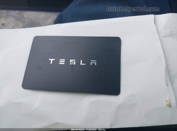 7SAYGAEE9PF873897 2023 TESLA MODEL Y Blue Widok deski rozdzielczej