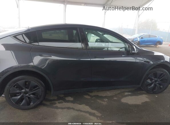 7SAYGDED1RF121204 2024 TESLA MODEL Y Gray უკანა სალონის ხედი