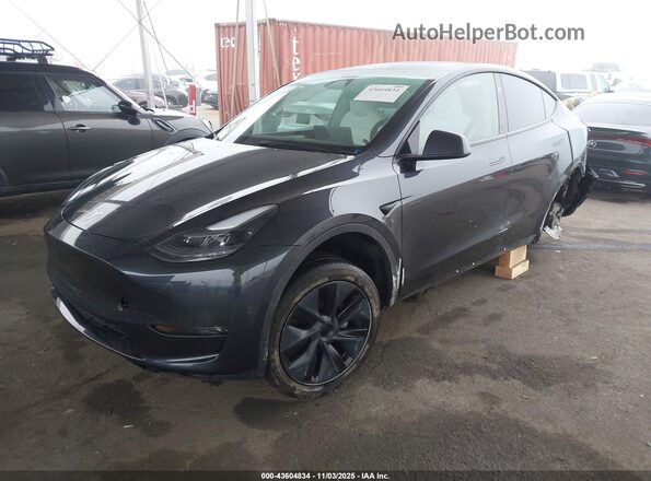 7SAYGDED1RF121204 2024 TESLA MODEL Y Gray წინა მარცხენა ხედი სამი მეოთხედიდან