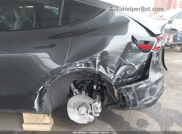 7SAYGDED1RF121204 2024 TESLA MODEL Y Gray წინა ხედი