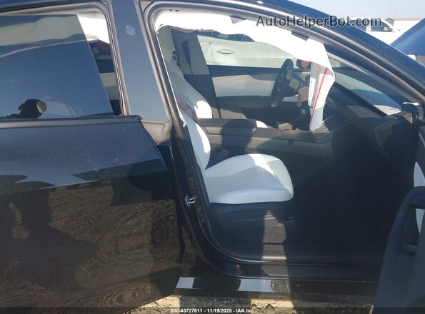 7SAYGDED2TA446609 2026 TESLA MODEL Y Черный Вид салона спереди