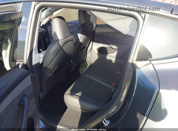 7SAYGDED2TF385362 2026 TESLA MODEL Y Gray VIN կոդի պիտակի տեսք