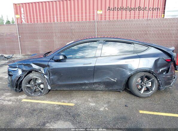 7SAYGDED2TF385362 2026 TESLA MODEL Y Gray Սալոնի հետևի տեսք