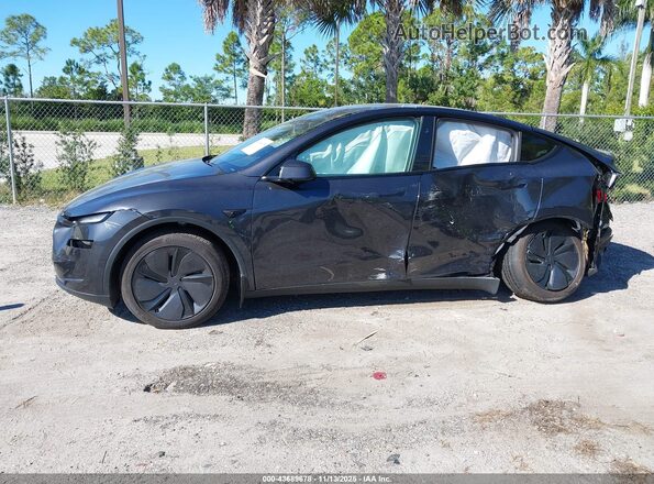 7SAYGDED4TF383628 2026 TESLA MODEL Y Gray Widok wnętrza z tyłu