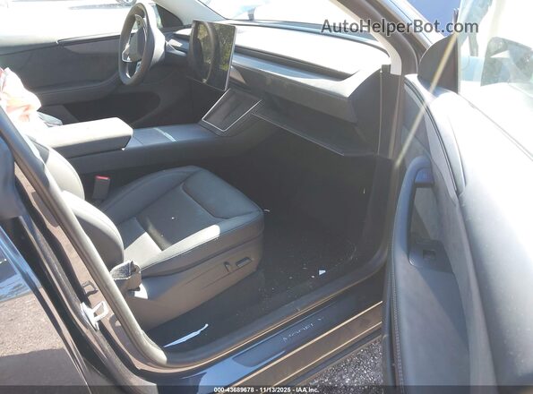 7SAYGDED4TF383628 2026 TESLA MODEL Y Gray Widok wnętrza z przodu
