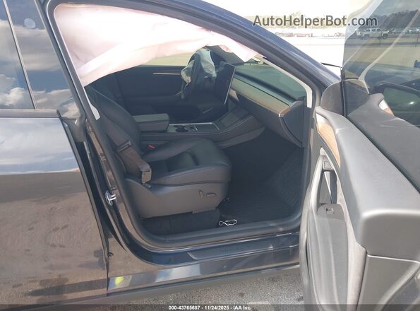 7SAYGDED6RF191894 2024 TESLA MODEL Y Серый Вид салона спереди