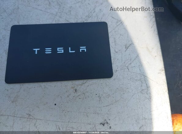 7SAYGDED6RF191894 2024 TESLA MODEL Y Серый Вид панели приборов