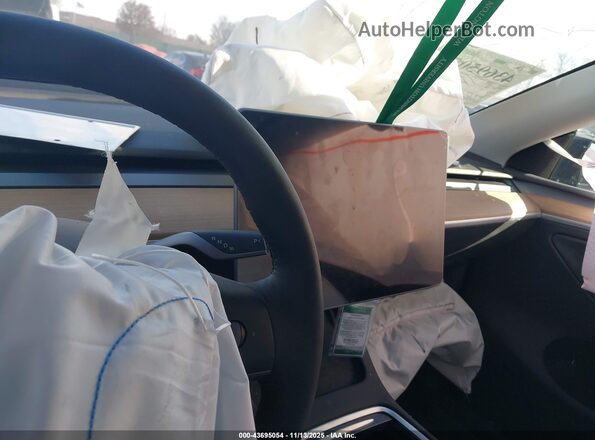 7SAYGDED7SA371551 2025 TESLA MODEL Y Black Widok wnętrza 360 stopni