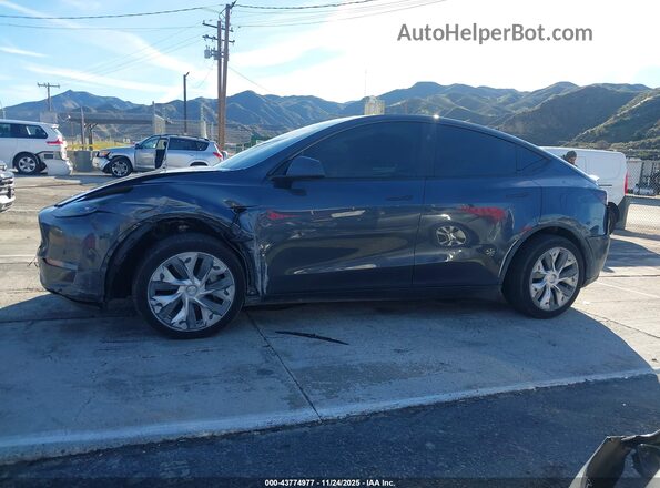 7SAYGDEE0RA216715 2024 TESLA MODEL Y Gray Vista interior trasera