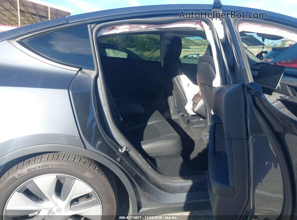 7SAYGDEE0RA216715 2024 TESLA MODEL Y Gray Vista de la etiqueta del VIN