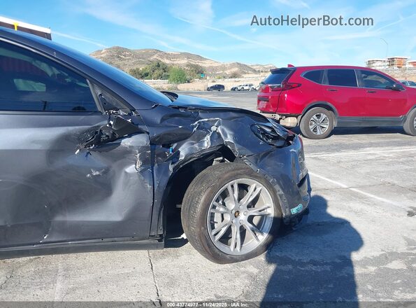 7SAYGDEE0RA216715 2024 TESLA MODEL Y Gray Vista frontal