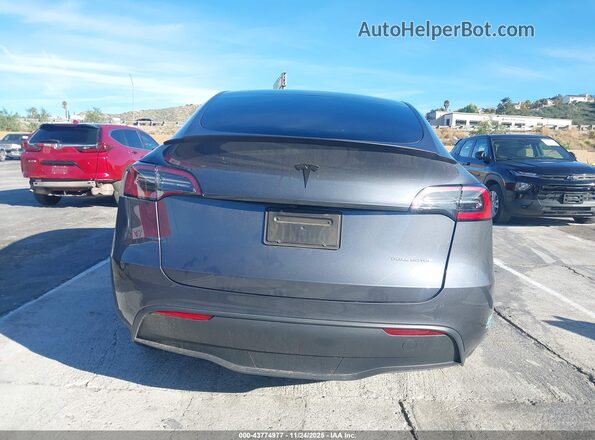 7SAYGDEE0RA216715 2024 TESLA MODEL Y Gray 