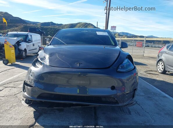 7SAYGDEE0RA216715 2024 TESLA MODEL Y Gray Vista del salpicadero