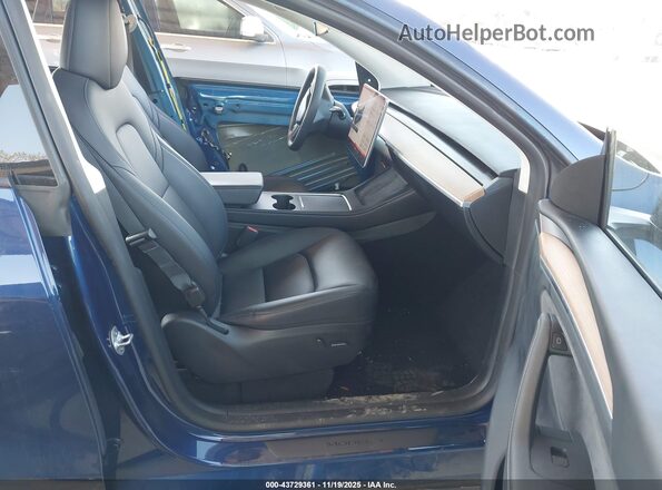 7SAYGDEE0RA238536 2024 TESLA MODEL Y Blue წინა სალონის ხედი