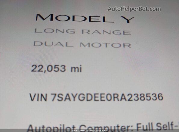 7SAYGDEE0RA238536 2024 TESLA MODEL Y Blue ძრავის განყოფილების ხედი