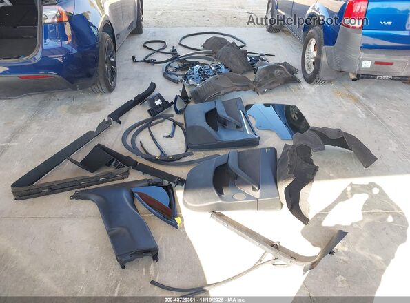 7SAYGDEE0RA238536 2024 TESLA MODEL Y Blue ხელსაწყოთა პანელის ხედი