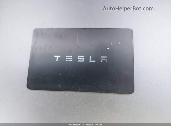 7SAYGDEE0RA238536 2024 TESLA MODEL Y Blue წინა პანელის ხედი