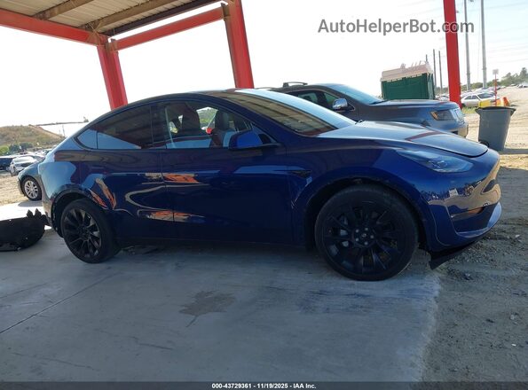 7SAYGDEE0RA238536 2024 TESLA MODEL Y Blue სალონის 360-გრადუსიანი ხედი