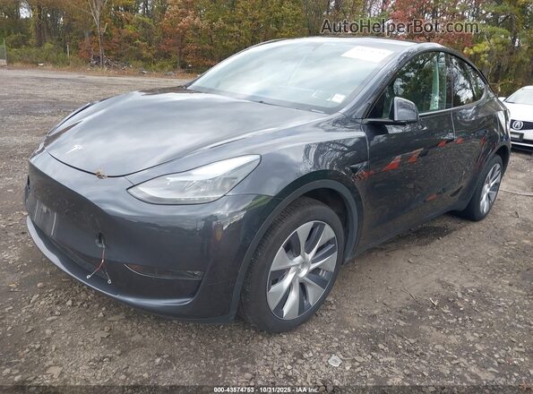 7SAYGDEE2RA258464 2024 TESLA MODEL Y Серый Передняя левая четверть