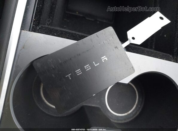 7SAYGDEE2RA258464 2024 TESLA MODEL Y Серый Вид панели приборов