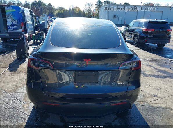7SAYGDEE2RF166645 2024 TESLA MODEL Y Gray 
