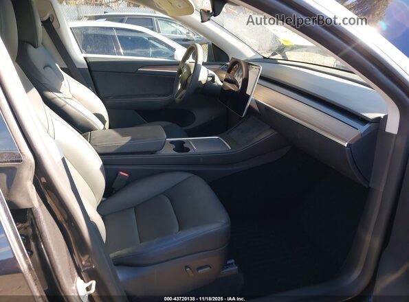 7SAYGDEE2RF166645 2024 TESLA MODEL Y Gray Սալոնի դիմացի տեսք