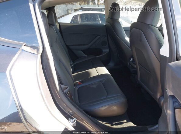 7SAYGDEE2RF166645 2024 TESLA MODEL Y Gray VIN կոդի պիտակի տեսք