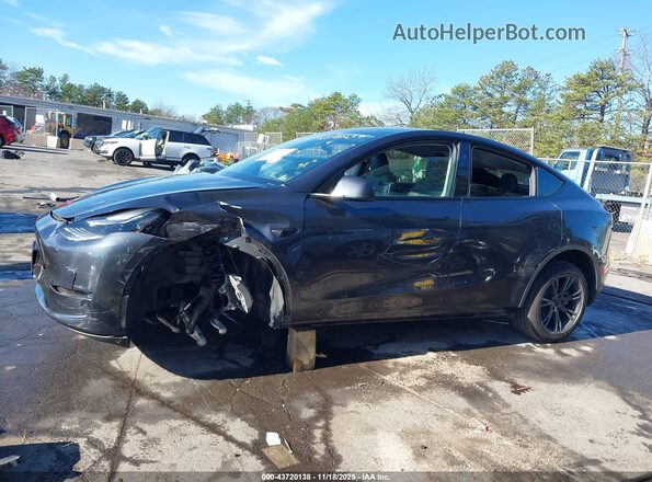 7SAYGDEE2RF166645 2024 TESLA MODEL Y Gray 