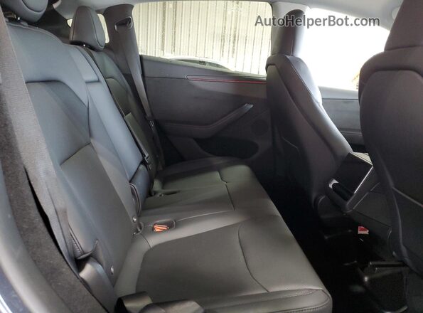 7SAYGDEE2TA384993 2026 TESLA MODEL Charcoal Widok wnętrza z tyłu