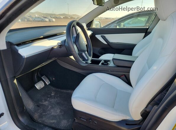 7SAYGDEE3NF324467 2022 TESLA MODEL White Front interior view