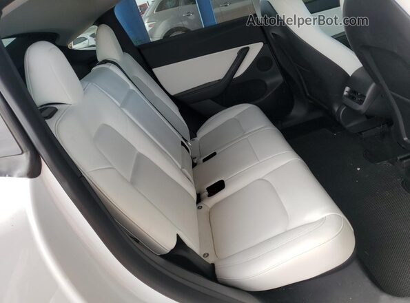7SAYGDEE3NF324467 2022 TESLA MODEL White Rear seats view